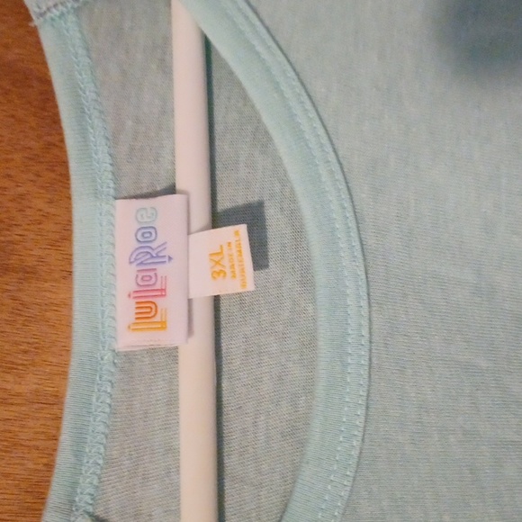 LulaRoe Tee - Picture 3 of 3